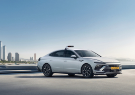 현대차, 통합 단말기 들어간 '2025 쏘나타 택시' 출시